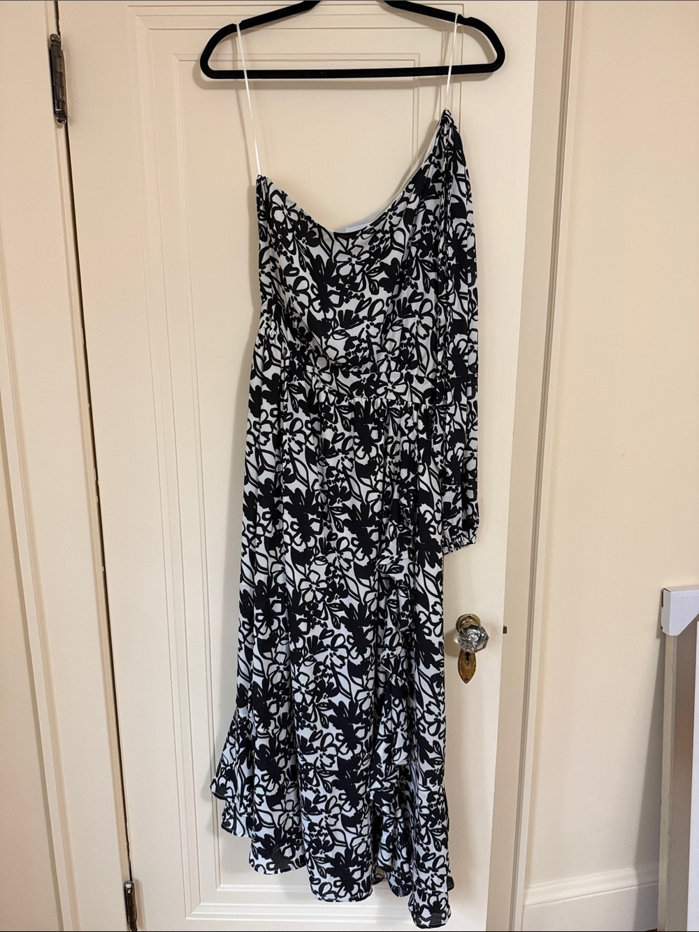 Sugarlips Black and White Floral One-Shoulder Dress